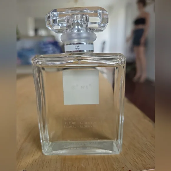 Chanel No 5 Leau 3.4 Oz - Picture 2 of 2